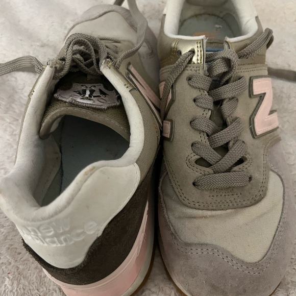 New Balance size 10 Woman’s sneakers - Picture 3 of 4